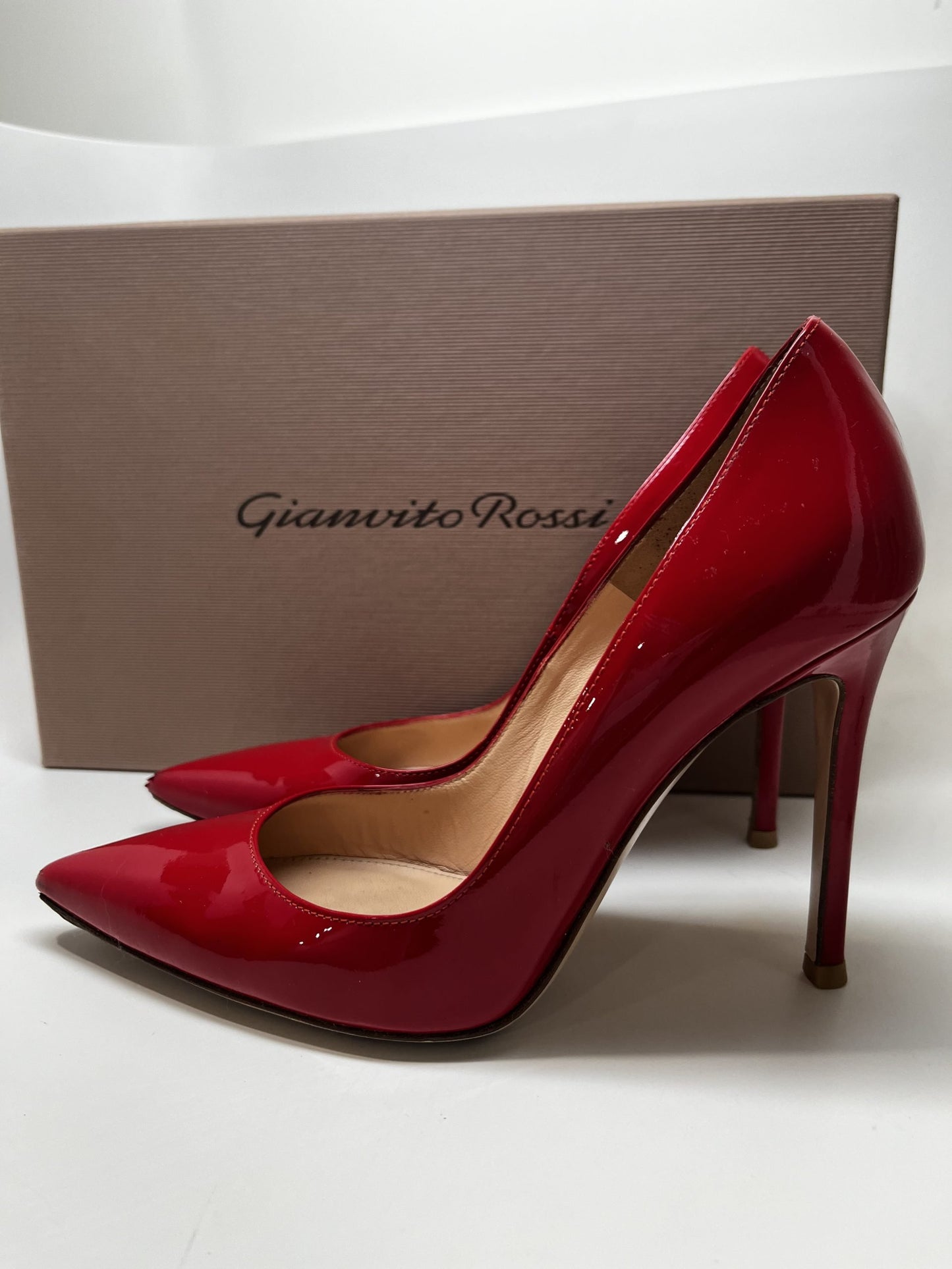 Gianvito Rossi 105 Patent Leather Pumps in Red