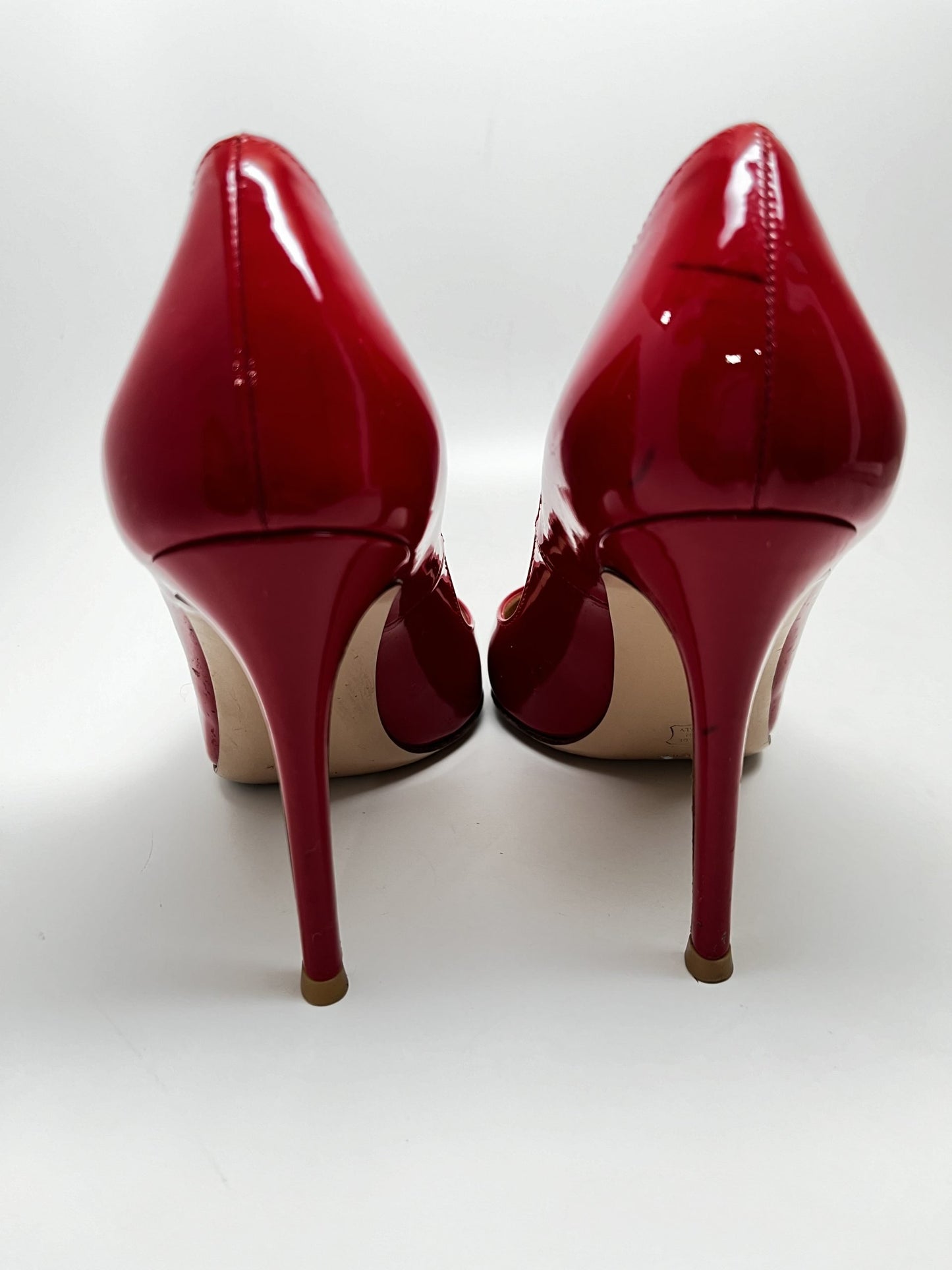 Gianvito Rossi 105 Patent Leather Pumps in Red