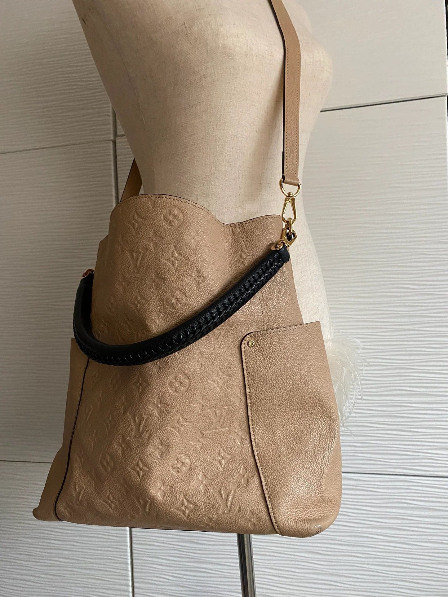 LOUIS VUITTON EMPREINTE BAGATELLE IN DUNE