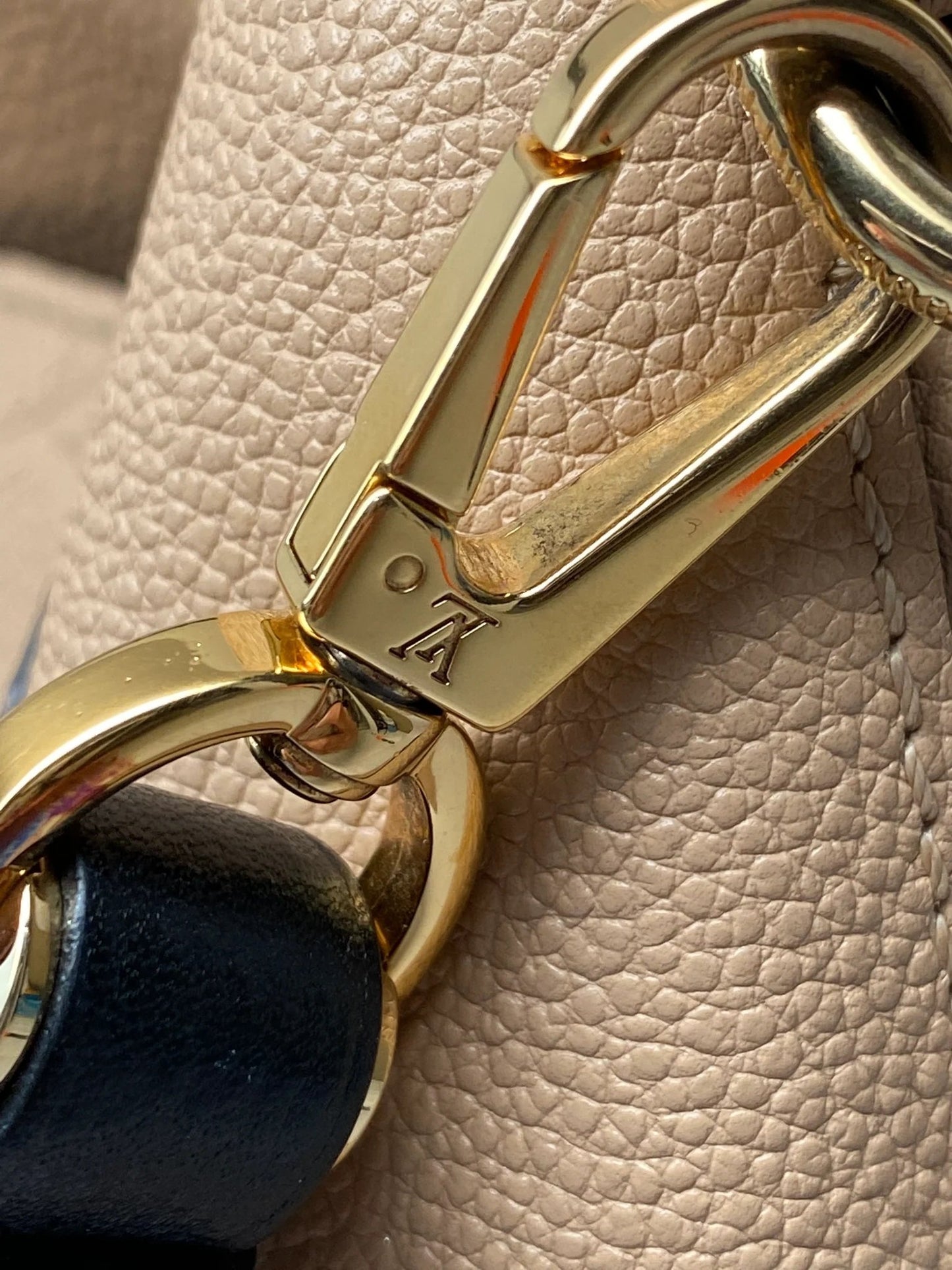 LOUIS VUITTON EMPREINTE BAGATELLE IN DUNE