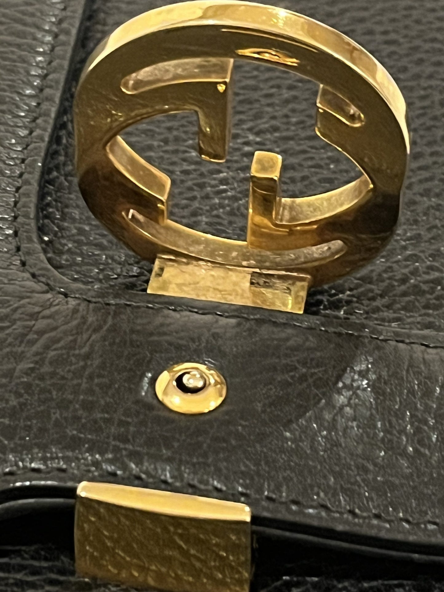 Gucci Interlocking G Dollar Flap Bag in Black