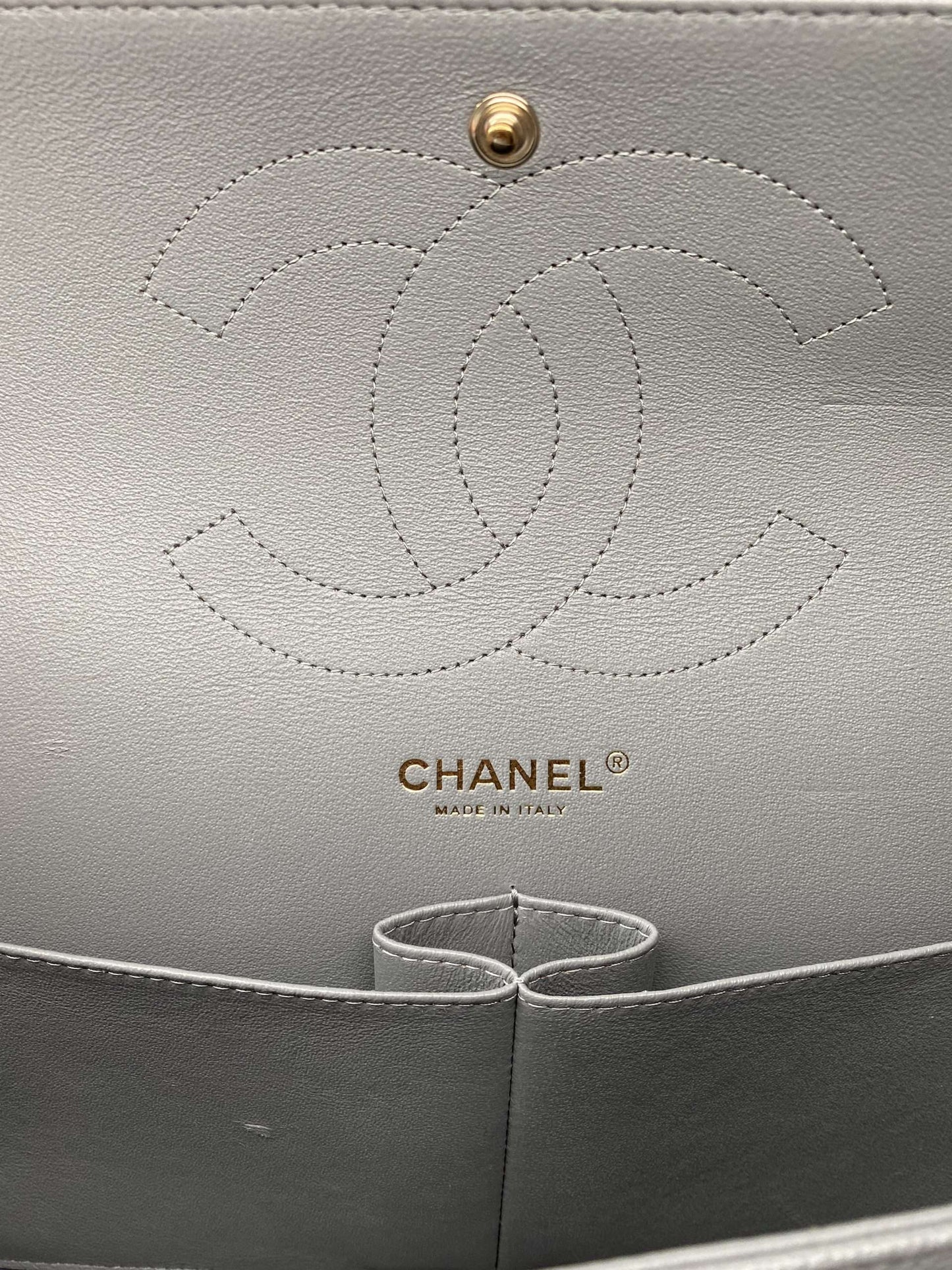 CHANEL LIGHT GRAY CAVIAR JUMBO CLASSIC DOUBLE FLAP BAG