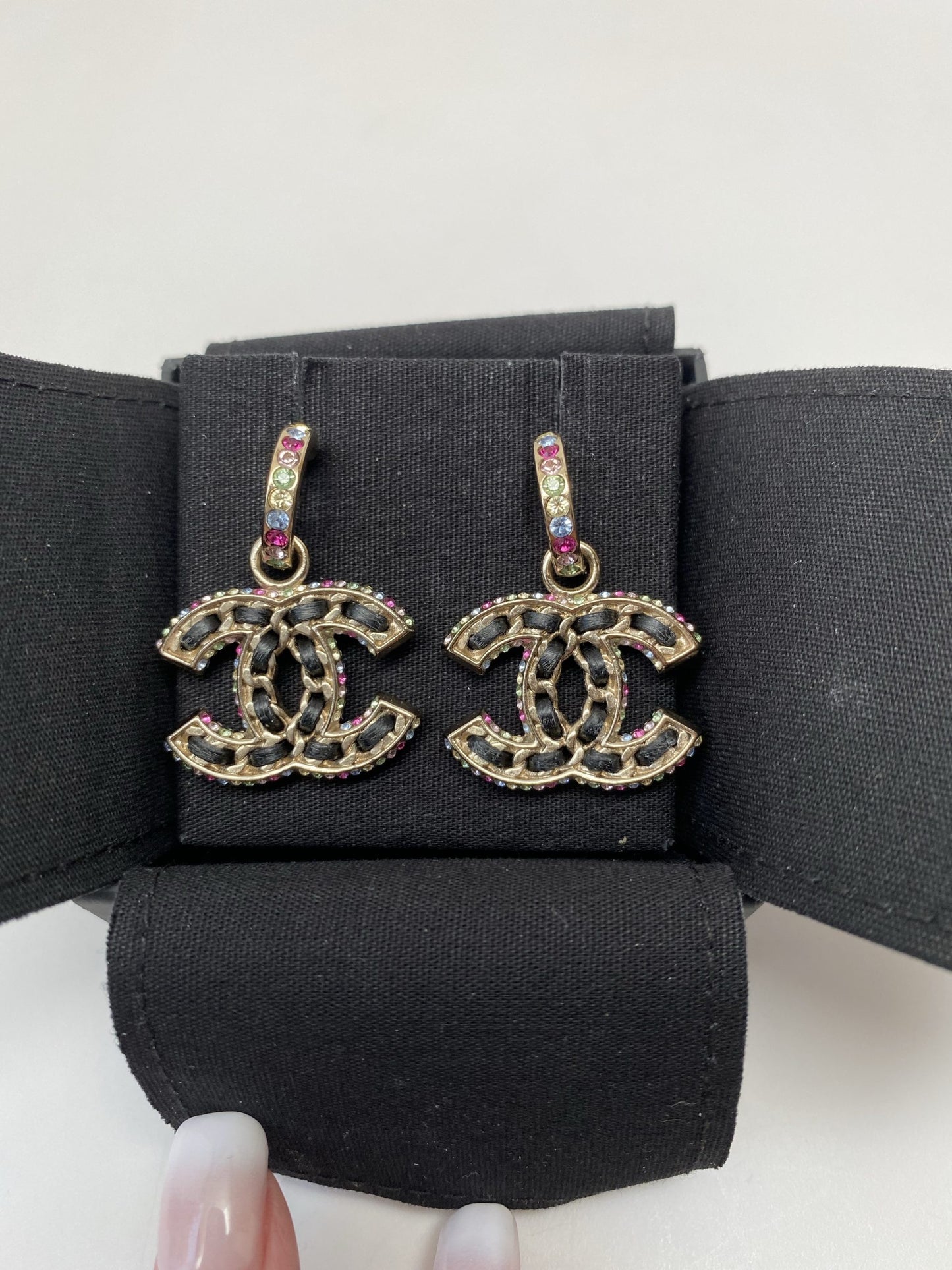 CHANEL METAL & STRASS GOLD & MULTICOLOR BEAD CC DROP EARRINGS