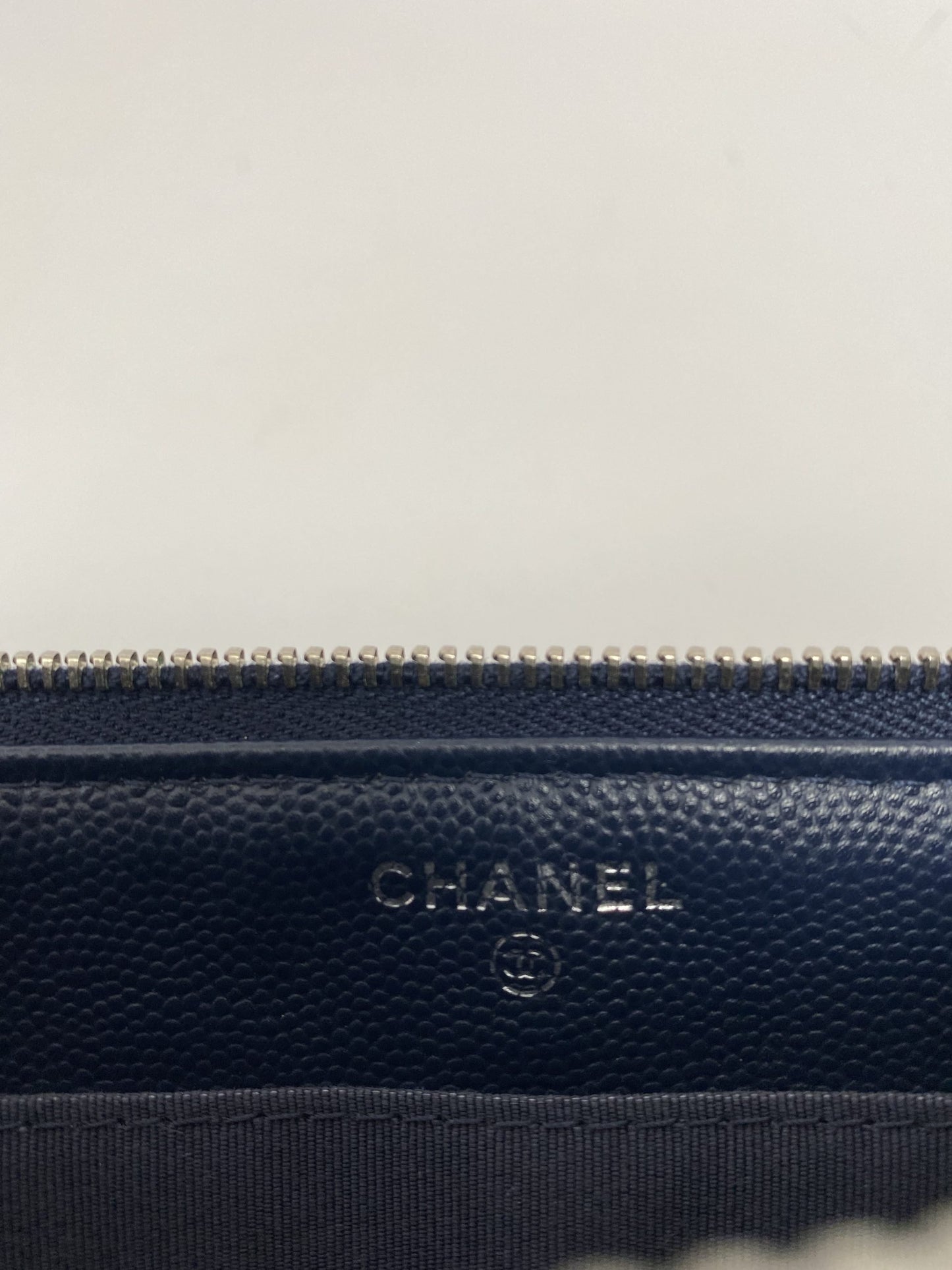 CHANEL NAVY BLUE CHEVRON O CASE IN CAVIAR LEATHER