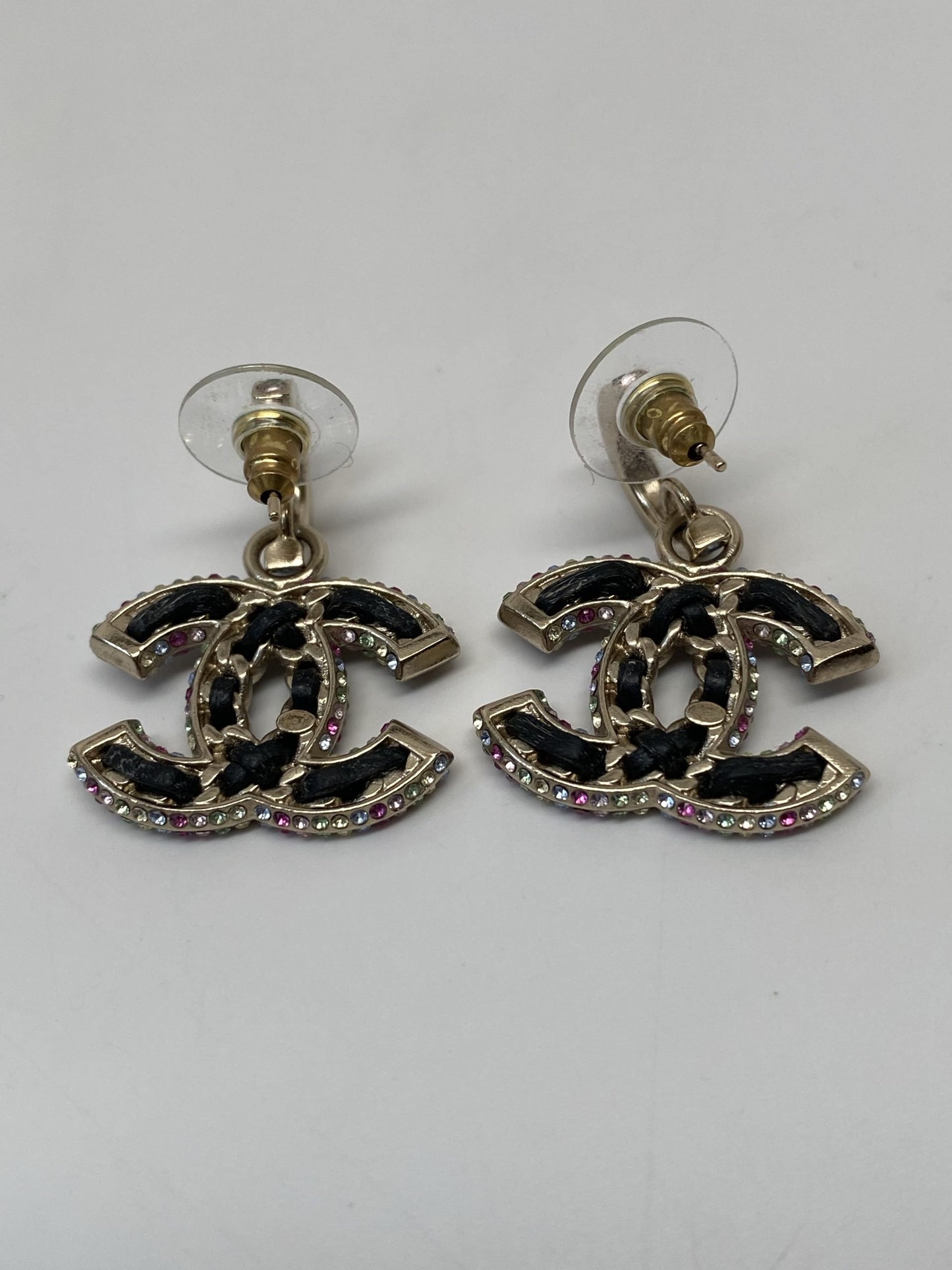 CHANEL METAL & STRASS GOLD & MULTICOLOR BEAD CC DROP EARRINGS