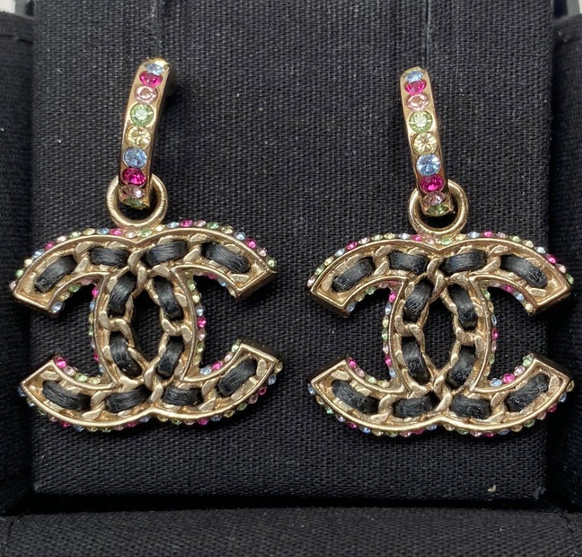 CHANEL METAL & STRASS GOLD & MULTICOLOR BEAD CC DROP EARRINGS