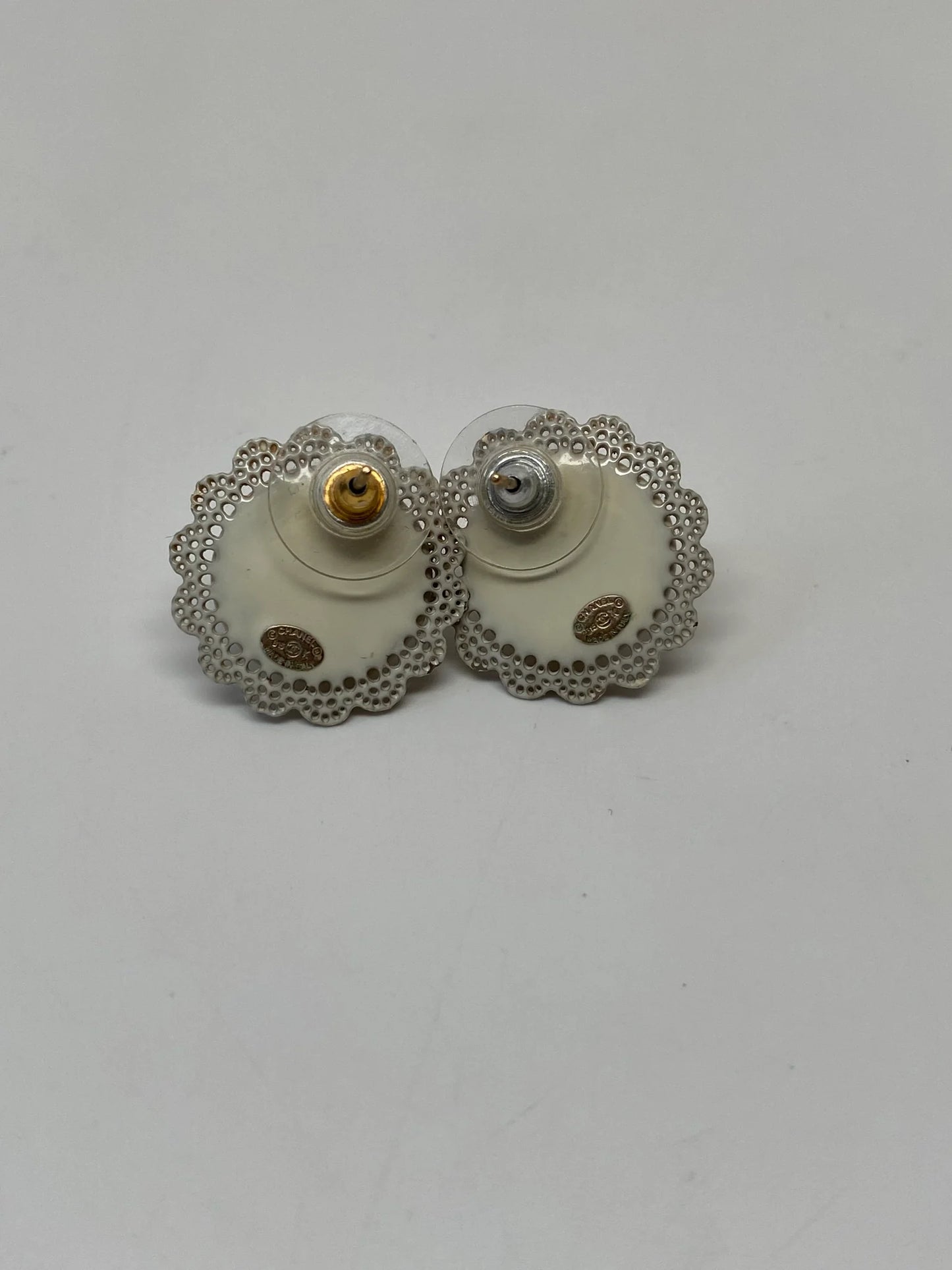 CHANEL CC PEARL LACE STUD EARRINGS