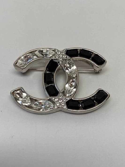 CHANEL MARQUISE CRYSTAL STAR CC BROOCH SILVER AND BLACK