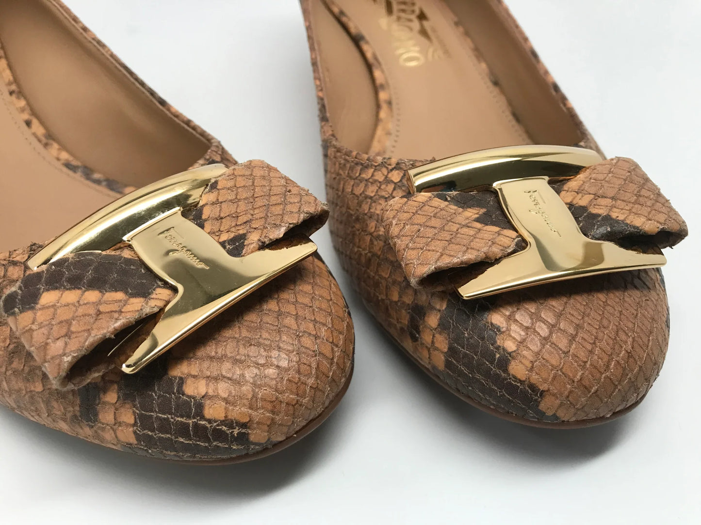 SALVATORE FERRAGAMO VARINA PYTHON EMBOSSED - SIZE 10