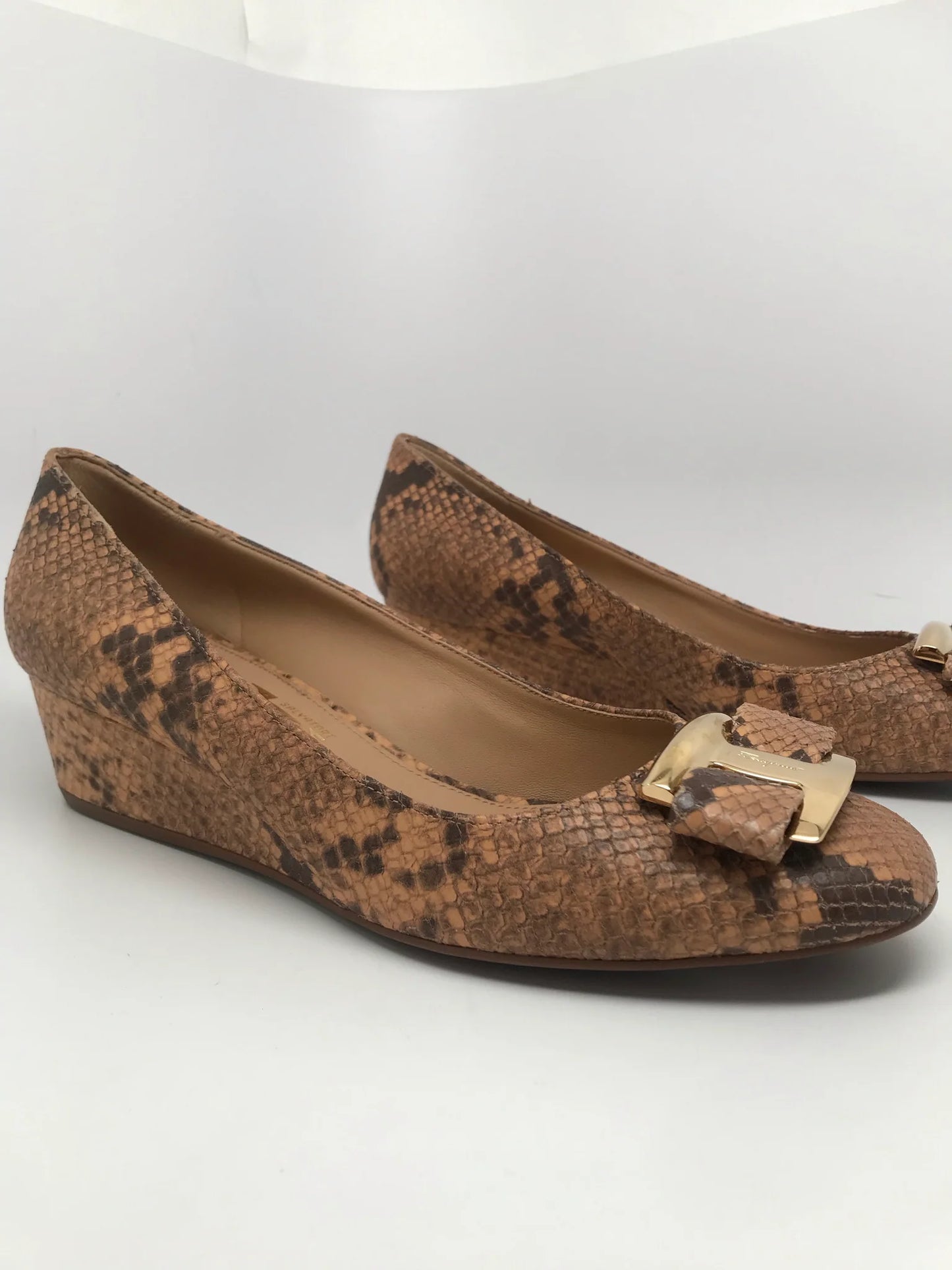 SALVATORE FERRAGAMO VARINA PYTHON EMBOSSED - SIZE 10