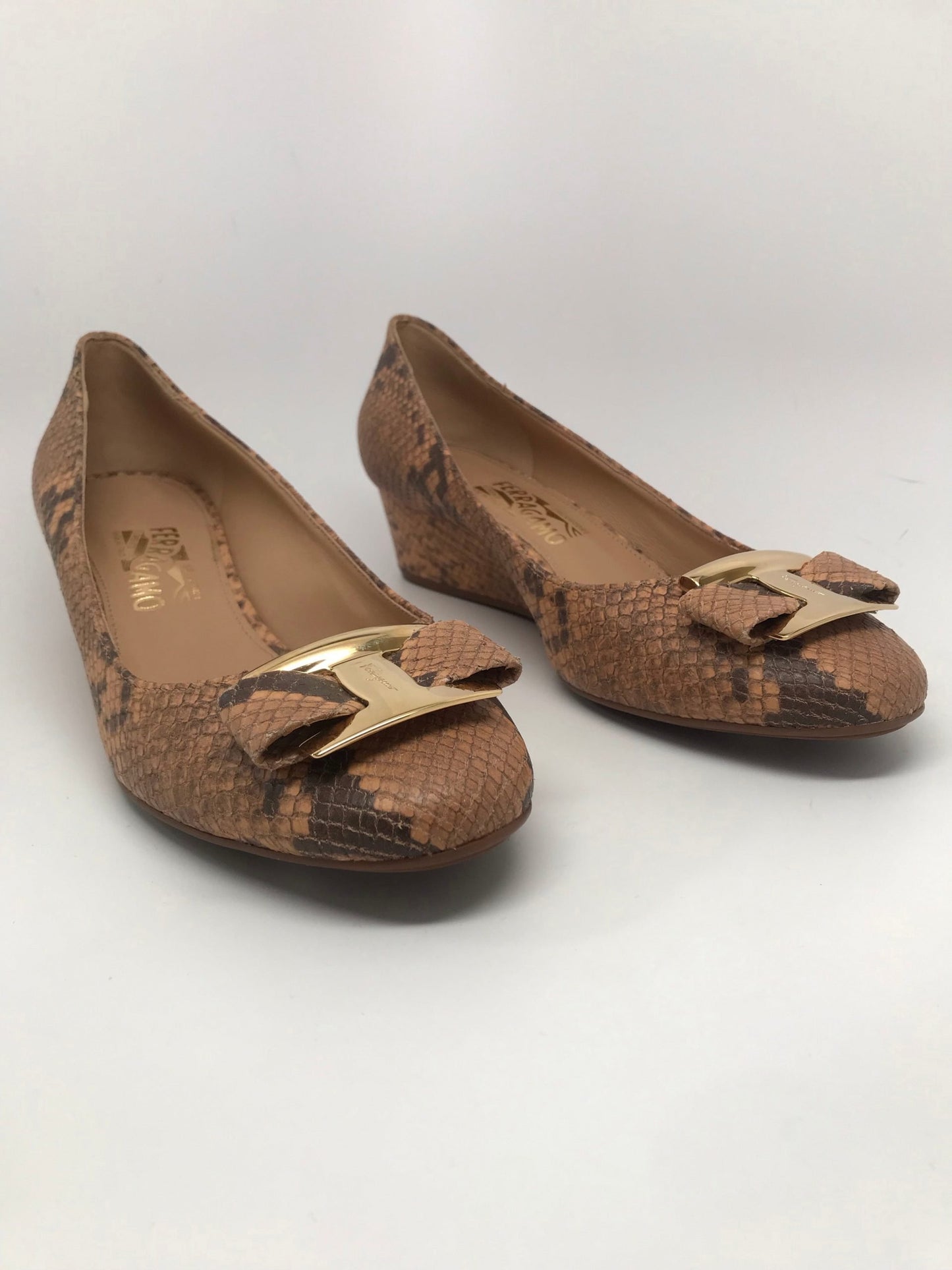 SALVATORE FERRAGAMO VARINA PYTHON EMBOSSED - SIZE 10